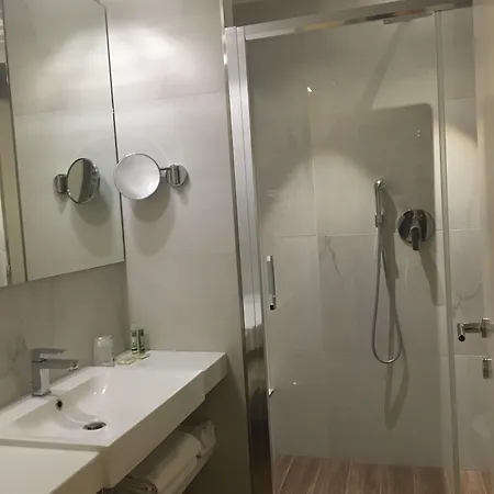 Hotel Select & -